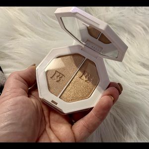 Fenty Beauty Afternoon Snack/Mo’ Hunny Killawatt Freestyle Highlighter Duo